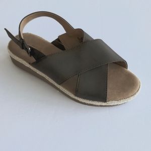 Universal Thread Women's Size 6 Brown Frances Sporty Platform Sandals